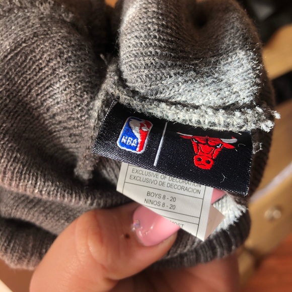 Bulls Gray Beanie/ Skullcap/ Hat - Picture 3 of 4